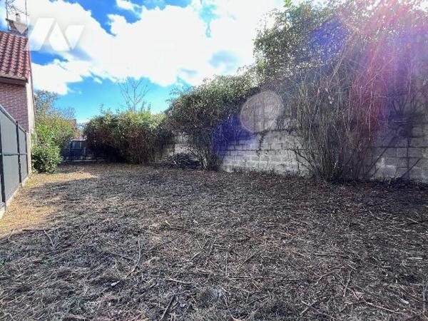 HAZEBROUCK : En exclusivité chez votre notaire -  Quartier du Rocher
Proche toutes commodités ...