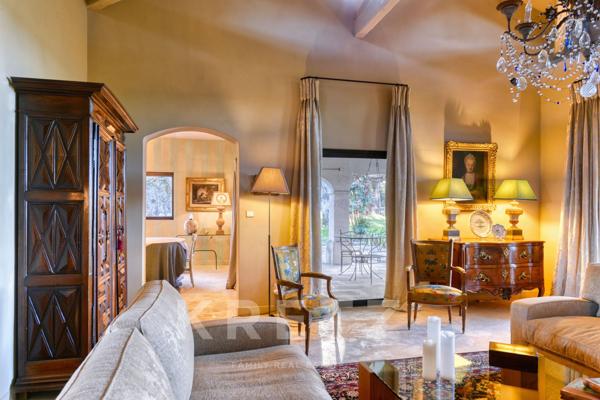 Maison de plain-pied avec piscine