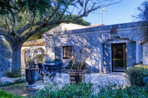 Maison de plain-pied avec piscine