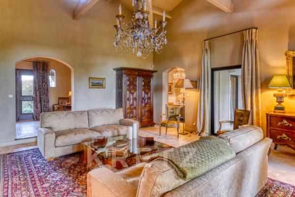 Maison de plain-pied avec piscine