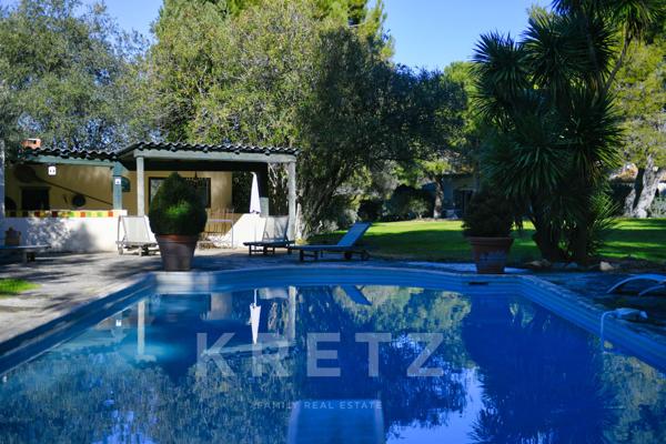 Maison de plain-pied avec piscine