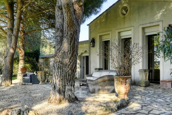 Maison de plain-pied avec piscine