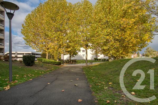 Appartement F5 à vendre  5 pièces - 100,79 m2 ERMONT - 95