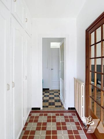 Entre le Bois de Thouars et le Parc Peixotto, à proximité d'un centre commercial , cette maison...