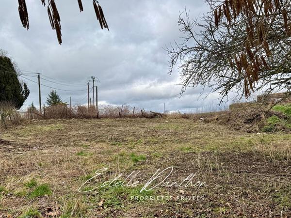 Terrain constructible de 860 m2 à Doissin