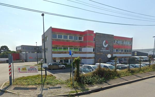 A LOUER PLATEAUX DE BUREAUX 637 M² KERGONAN