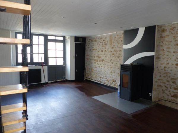 Maison à vendre 4 pièces AIRVAULT (79) TERRAIN 374 m²