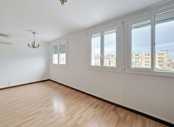 Appartement Marseille Type trois Bonneveine