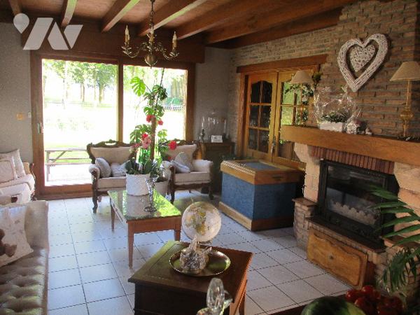 RENTY : Belle demeure avec cour et jardin