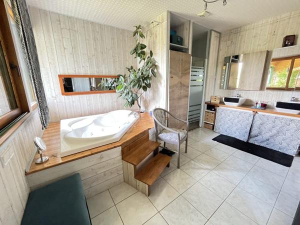 Maison à vendre |  Ussac |  5 pièces | 146 m²