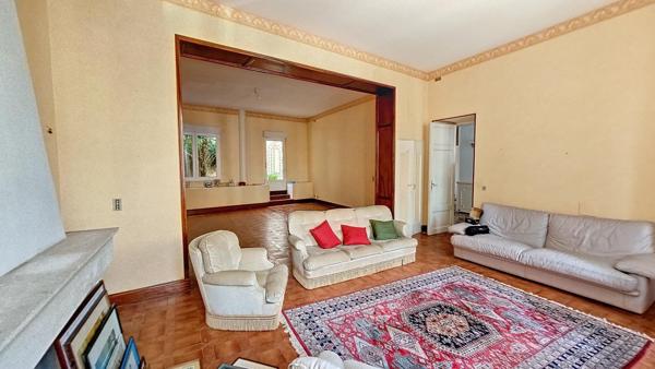 Maison de maitre de 262 m² avec grange de 50 m² sur deux niveaux