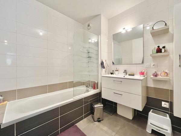 T3 AU CALME - GARAGE - PARKING - CAVE - BUTTE DE COGNIN