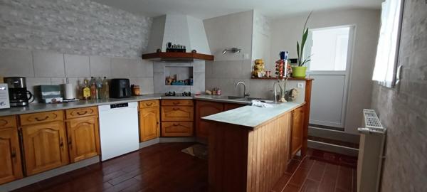 Maison de ville , grand jardin