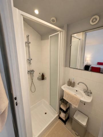 BIARRITZ – MAISON AVEC JARDIN, GARAGE & DÉPENDANCE – VENDUE LOUÉE A UNE PERSONNE AGÉE