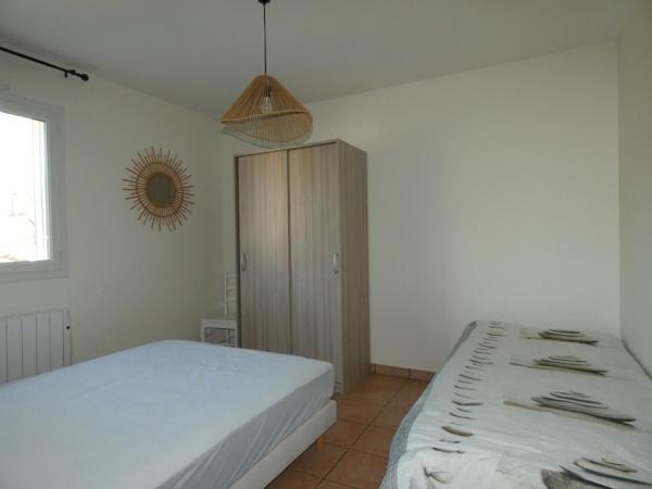 Ravissante propriétée d'environ 170m² sur un terrain paysagé de 3394m² avec piscine et gîte