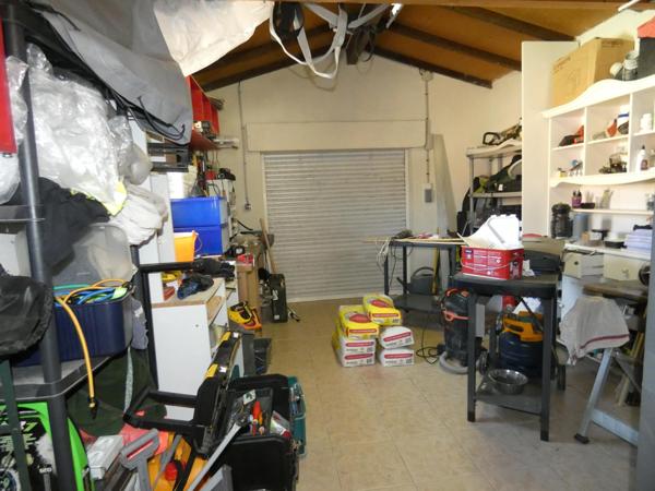 Ravissante propriétée d'environ 170m² sur un terrain paysagé de 3394m² avec piscine et gîte