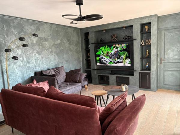 Ravissante propriétée d'environ 170m² sur un terrain paysagé de 3394m² avec piscine et gîte