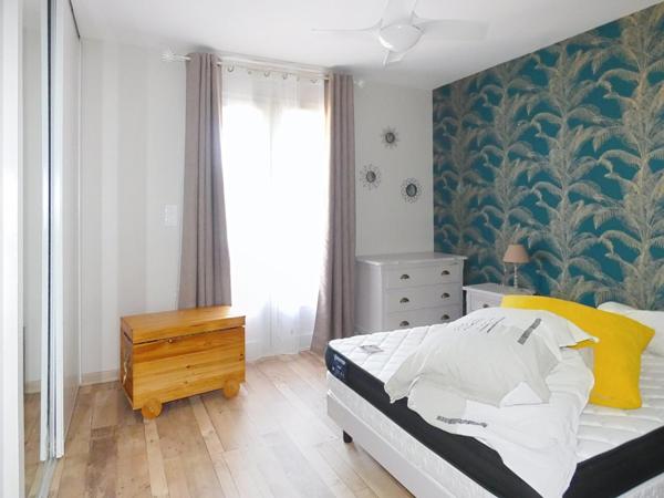 Ravissante propriétée d'environ 170m² sur un terrain paysagé de 3394m² avec piscine et gîte