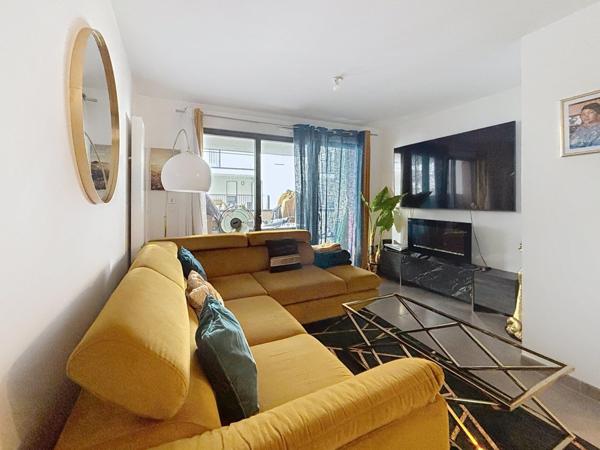 T3 avec ascenseur, terrasse et parking