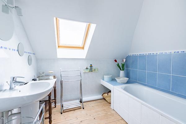 Charmante fermette rénovée avec dépendances et jardins