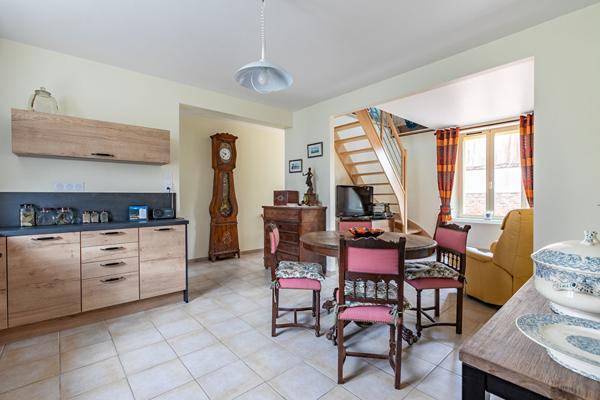 Charmante fermette rénovée avec dépendances et jardins