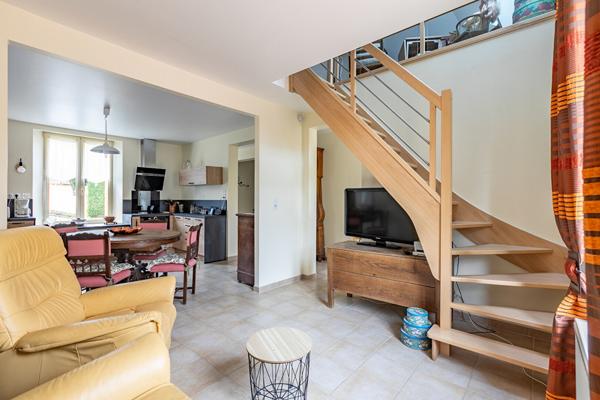 Charmante fermette rénovée avec dépendances et jardins