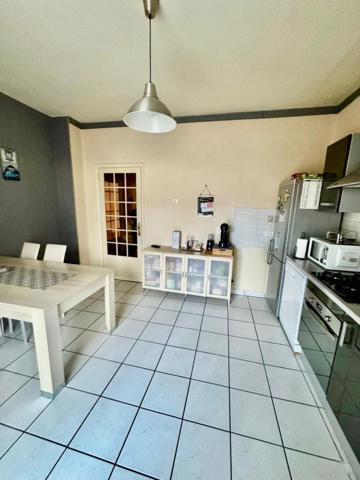 Appartement à LE CHAMBON-FEUGEROLLES, 42500 - 5 pièces 135m²