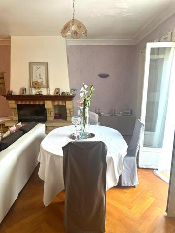 Appartement à LE CHAMBON-FEUGEROLLES, 42500 - 5 pièces 135m²