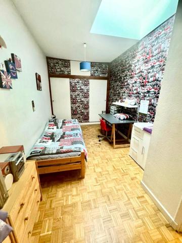 Appartement à LE CHAMBON-FEUGEROLLES, 42500 - 5 pièces 135m²