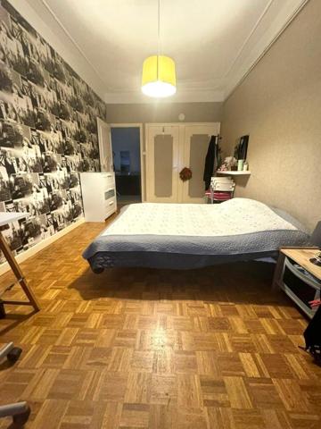 Appartement à LE CHAMBON-FEUGEROLLES, 42500 - 5 pièces 135m²