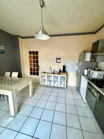 Appartement à LE CHAMBON-FEUGEROLLES, 42500 - 5 pièces 135m²