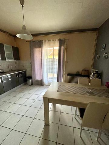 Appartement à LE CHAMBON-FEUGEROLLES, 42500 - 5 pièces 135m²