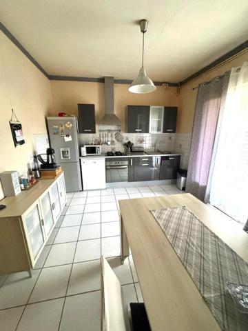 Appartement à LE CHAMBON-FEUGEROLLES, 42500 - 5 pièces 135m²