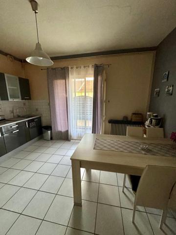 Appartement à LE CHAMBON-FEUGEROLLES, 42500 - 5 pièces 135m²