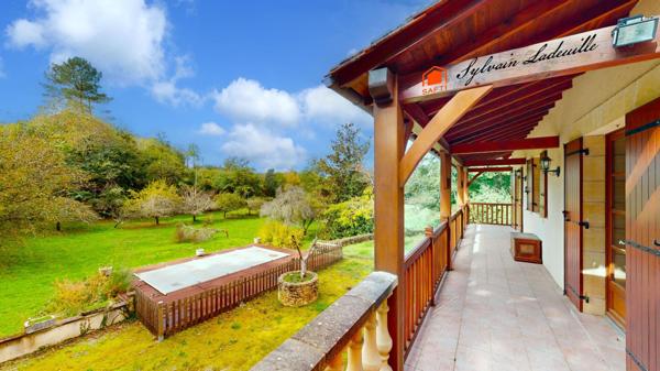 Maison périgourdine 5 pièces de 142 m2 sur 6515m2 de terrain et bois