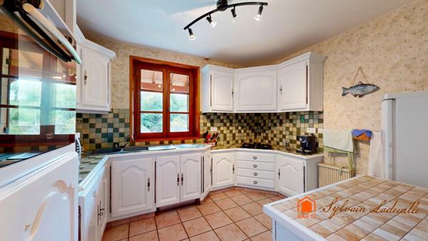 Maison périgourdine 5 pièces de 142 m2 sur 6515m2 de terrain et bois