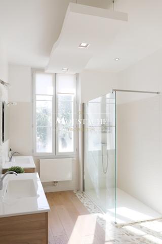 APPARTEMENT DE STANDING - APERÇU MER EN PLEIN COEUR DU CENTRE VILLE -