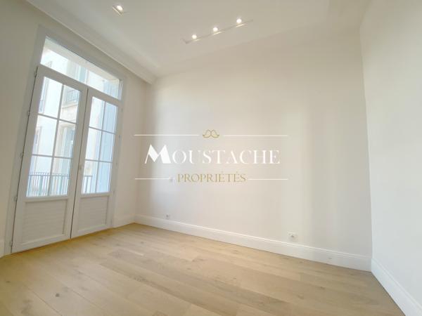 APPARTEMENT DE STANDING - APERÇU MER EN PLEIN COEUR DU CENTRE VILLE -