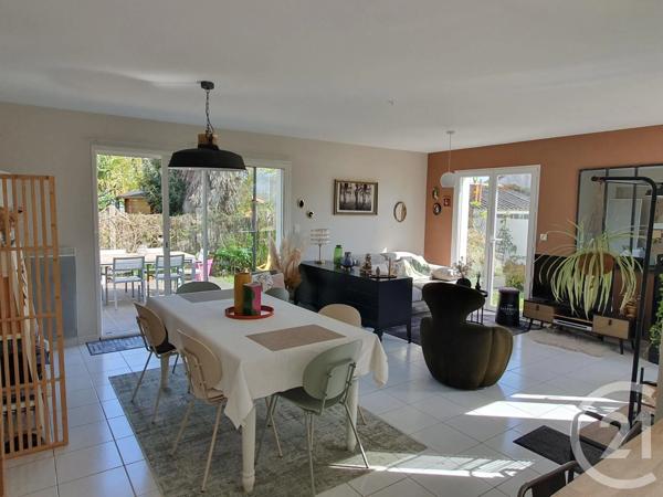 Maison à vendre  5 pièces - 118 m 2   CHALLANS  - 85