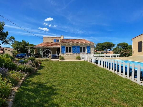 Maison T5 de 104 m² avec piscine – Quartier recherché en impasse sur Jonqiere (route de st pierre) 

Située dans un secteur calme et très recherché, au fond d'une impasse, cette agréable maison de type 5 d'environ 104 m² saura vous séduire par ses volumes et ses prestations.

Elle se compose d'un séjour lumineux de 30 m² avec cheminée, d'une mezzanine offrant un espace supplémentaire, d'une cuisine équipée et aménagée, ainsi que de 3 chambres confortables allant de 9 à 13 m².

Le bien dispose également d'un vaste sous-sol d'environ 90 m² comprenant une dépendance avec chambre et salle de bain, un dressing, un garage ainsi qu'un atelier, offrant de nombreuses possibilités d'aménagement.

À l'extérieur, vous profiterez d'une belle terrasse avec véranda donnant sur la piscine, idéale pour les moments de détente en famille ou entre amis. Un portail électrique complète les prestations de cette maison.

LES PLUS/ Quartier recherché, accès rapide à l'autoroute, et sur la route des plages de Carro et la Couronne, climatisation réversible, moustiquaires.

Un bien rare sur le secteur, à découvrir sans tarder ! les biens partent vite sur le secteur.