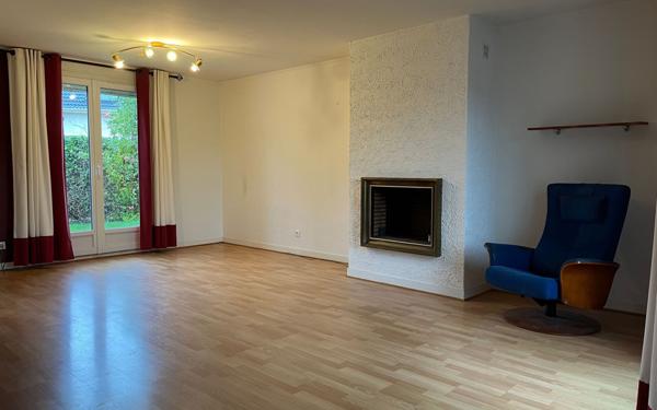 Maison à louer    5 pièces •  Angerville-la-Campagne