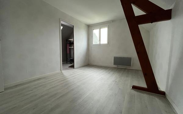 Maison à louer    5 pièces •  Angerville-la-Campagne