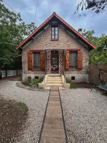 Maison Poissy 3 pièce(s) 46.63 m2 Loyer 1 060 €/mois **  - Référence  9207