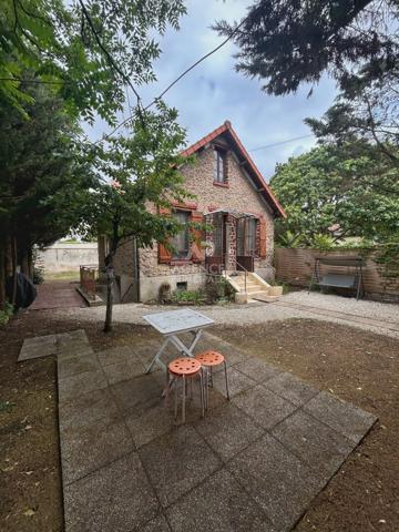 Maison Poissy 3 pièce(s) 46.63 m2 Loyer 1 060 €/mois **  - Référence  9207