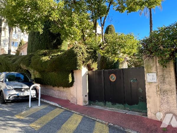 CANNES – Projet d’exception avec permis purgé – Vue mer & Îles de Lérins – Accès mer à 50 mètres