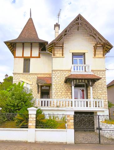 Sainte-Livrade-sur-Lot (47110) Elégante maison de ville des années 50 , 154m², 4 chambres