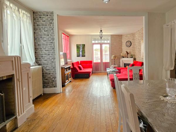 Sainte-Livrade-sur-Lot (47110) Elégante maison de ville des années 50 , 154m², 4 chambres