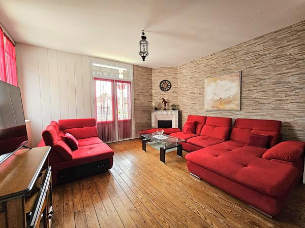 Sainte-Livrade-sur-Lot (47110) Elégante maison de ville des années 50 , 154m², 4 chambres