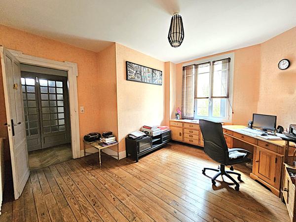 Sainte-Livrade-sur-Lot (47110) Elégante maison de ville des années 50 , 154m², 4 chambres