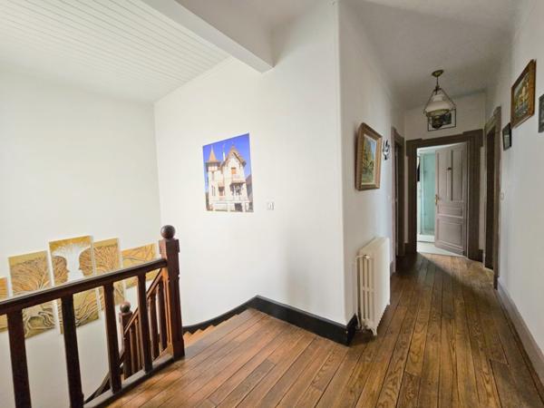Sainte-Livrade-sur-Lot (47110) Elégante maison de ville des années 50 , 154m², 4 chambres